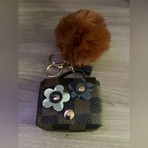 Unbranded keychain earbud holder/bag charm🌺